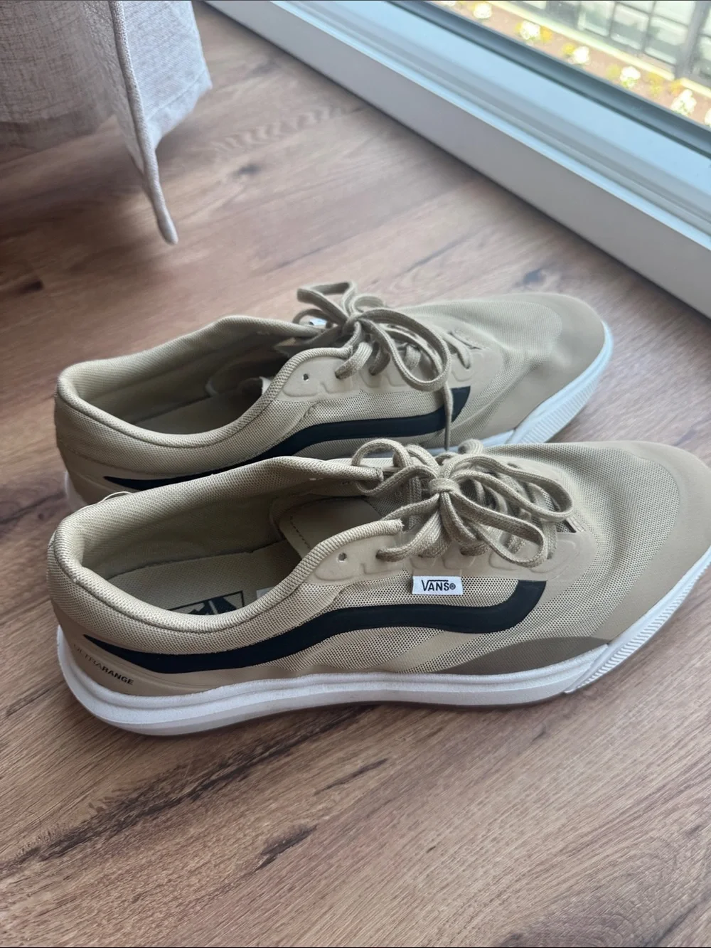 Vans Men’s Beige Sneakers with Black Side Stripe